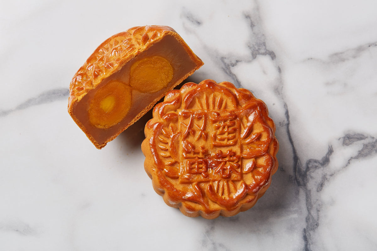Baked White Lotus with Double Yolk